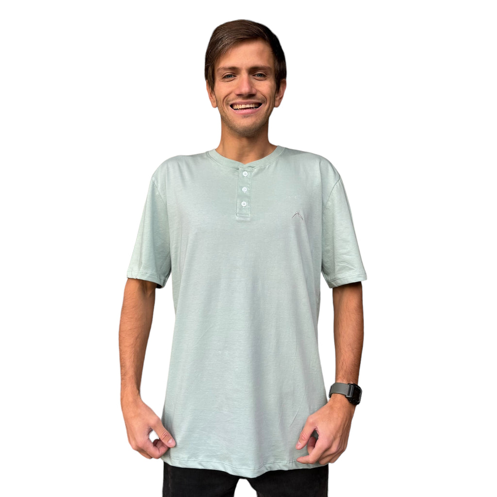 POLERA MANGA CORTA HOMBRE HENLEY VERDE SAGE