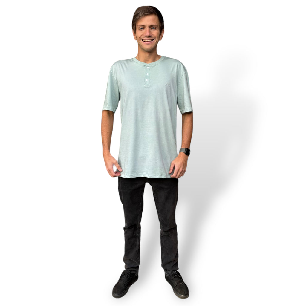 POLERA MANGA CORTA HOMBRE HENLEY VERDE SAGE